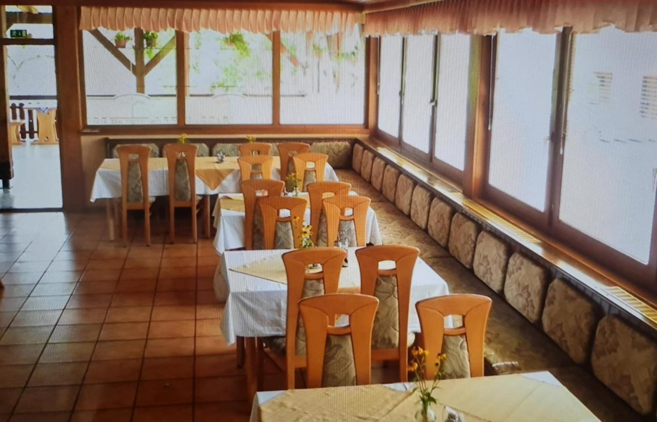 Pension Knafel Zirovnica ภายนอก รูปภาพ