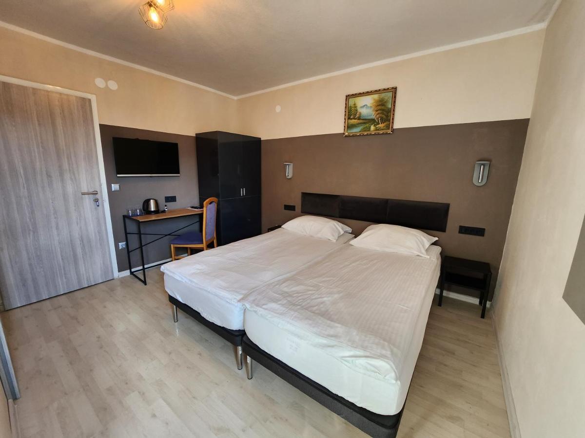 Pension Knafel Zirovnica ภายนอก รูปภาพ