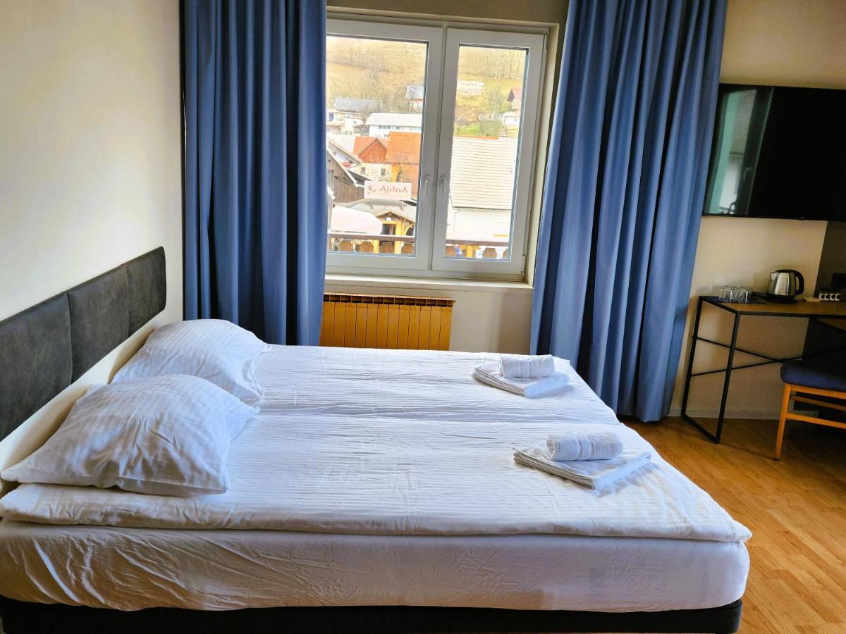 Pension Knafel Zirovnica ภายนอก รูปภาพ
