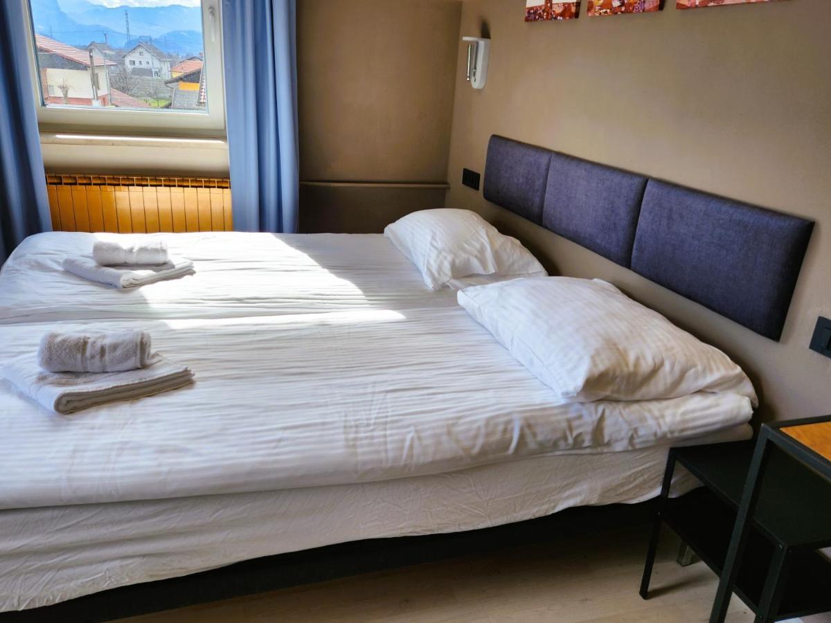Pension Knafel Zirovnica ภายนอก รูปภาพ
